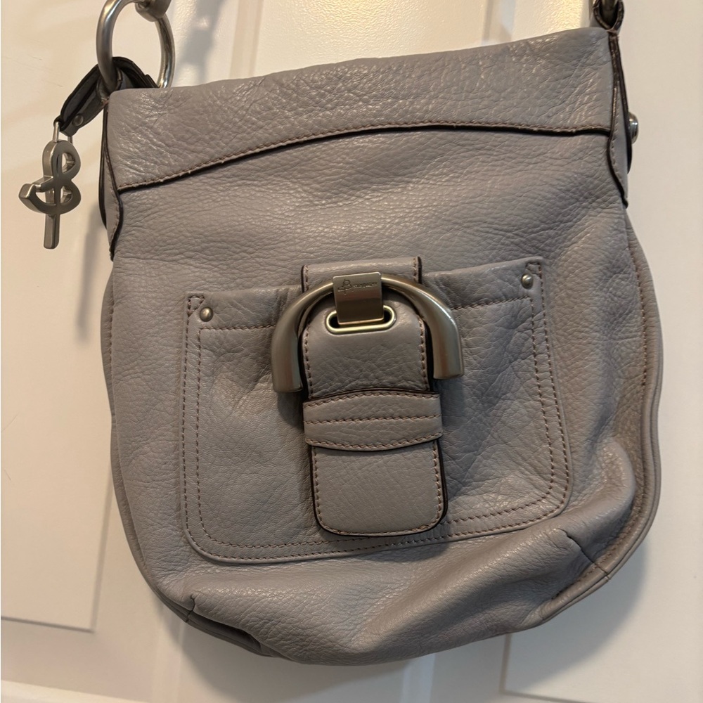 B.Makowsky Leather Crossbody bag (Light-Gray Pebbled) EUC ❤️